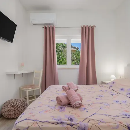 Villa Tomicich For 6 People With Private Pool & Sea View - Only 3 Km From