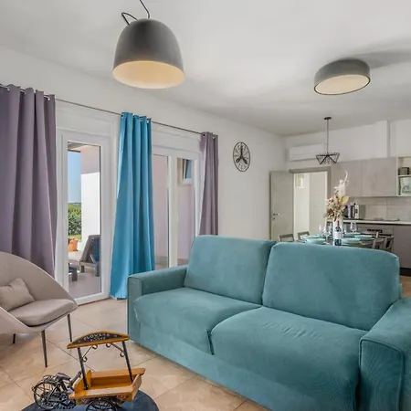 Tomicich For 6 People With Private Pool & Sea View - Only 3 Km From