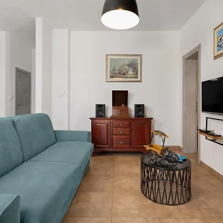 Villa Tomicich For 6 People With Private Pool & Sea View - Only 3 Km From Viskovici